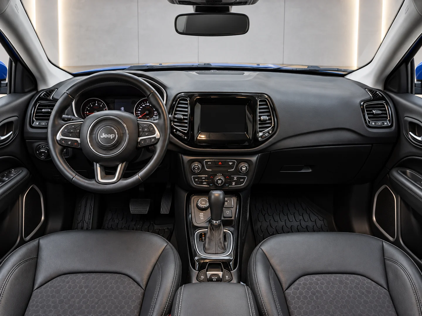Jeep Compass 2020 — interior and dashboard